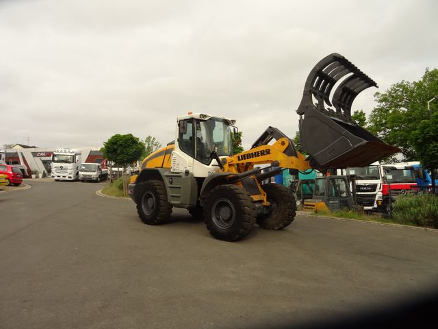 Liebherr L 526  Z IV SCHAUFEL Mit Niederhalter