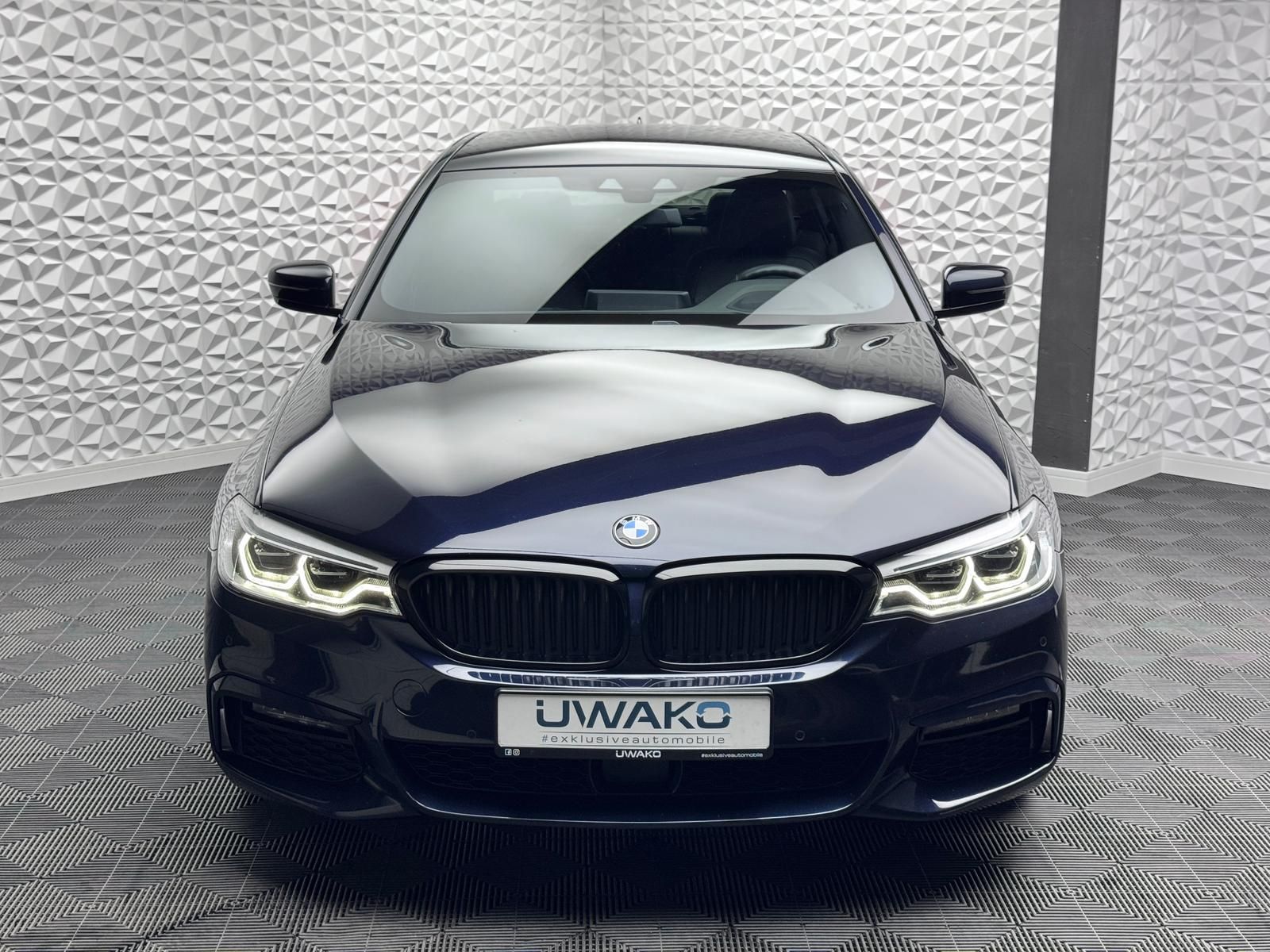 Fahrzeugabbildung BMW 530d M-PAKET*ACC*H&K*KEYLESS*HUD*R-CAM*DAB*LIVE