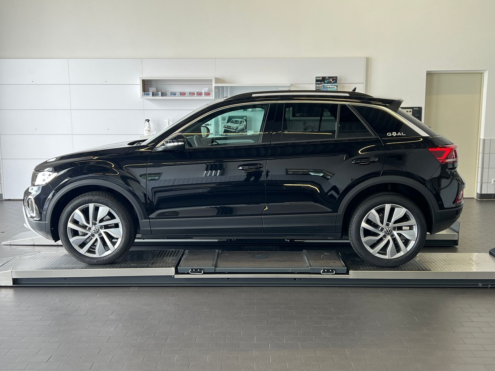 Fahrzeugabbildung Volkswagen T-Roc GOAL 2.0 TDI DSG *AHK, LED, "Plus"-Paket,
