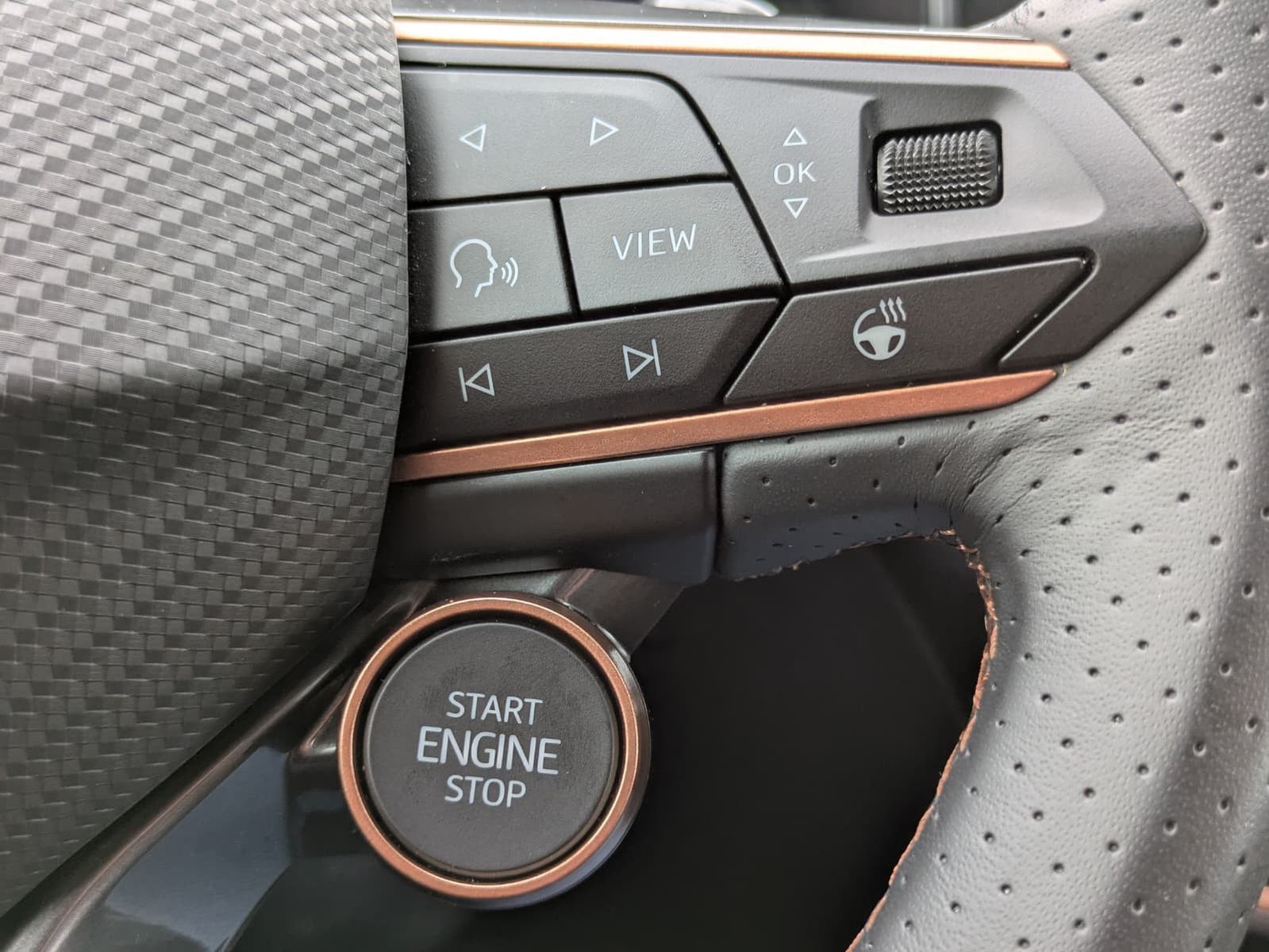 Fahrzeugabbildung CUPRA Leon 2.0 TDI MATRIX*Dinamica*Sennheiser*Int.DRIV