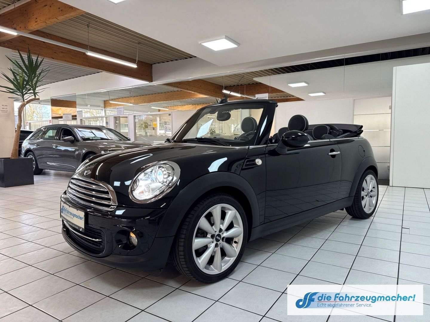 Fahrzeugabbildung MINI Cooper Cabrio Sport Navi Xenon Leder Ambiente SH