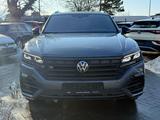 Volkswagen Touareg R 4Motion eHybrid 3.0 V6 TSI /LUFT/PANO/ - Volkswagen Touareg Hybrid (/Elektro) V6 tsi mit Benzin-Antrieb