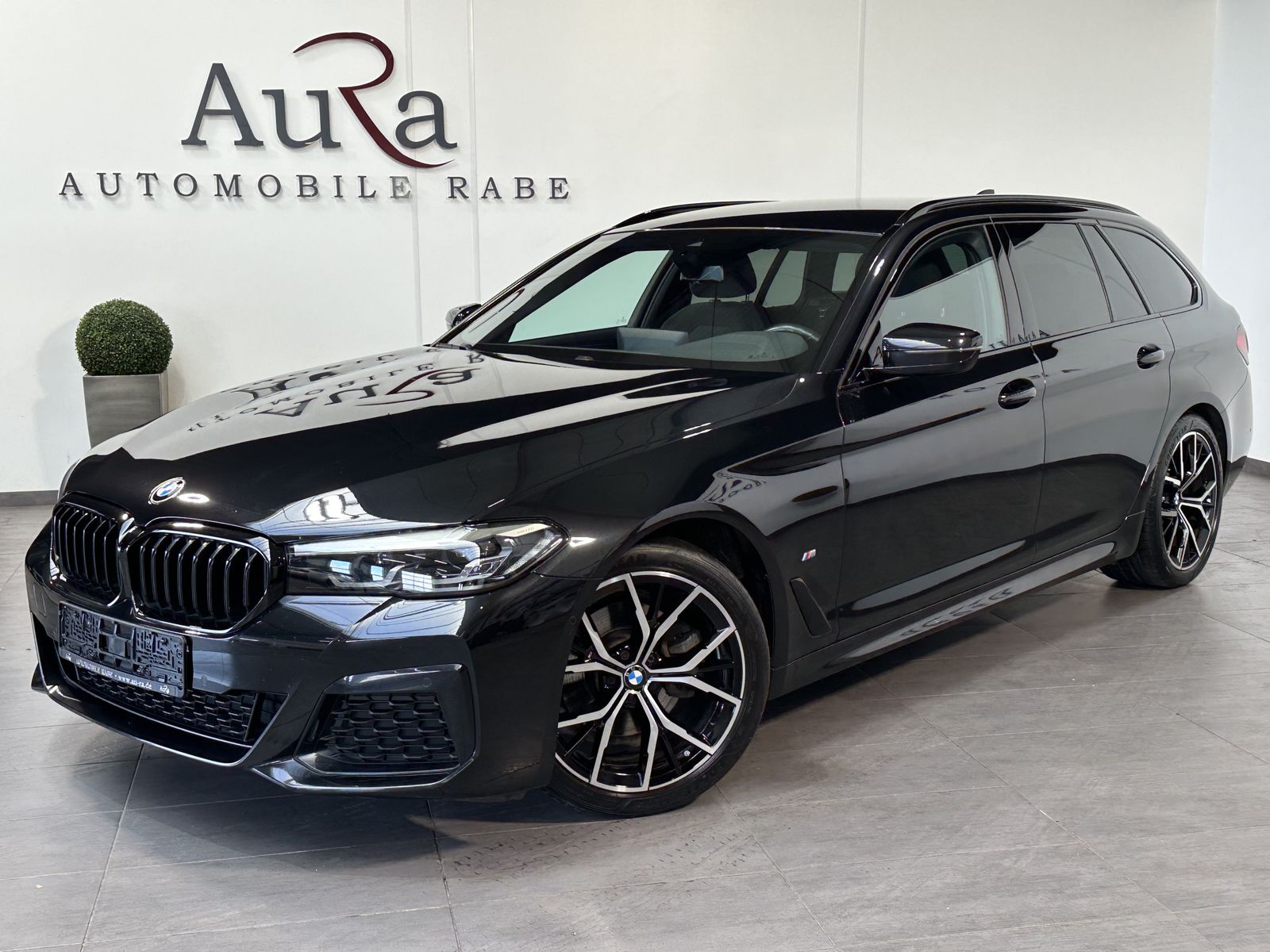 Fahrzeugabbildung BMW 520d Touring M-Sport NAV+LED+KAMERA+HIFI+19ZO+PP