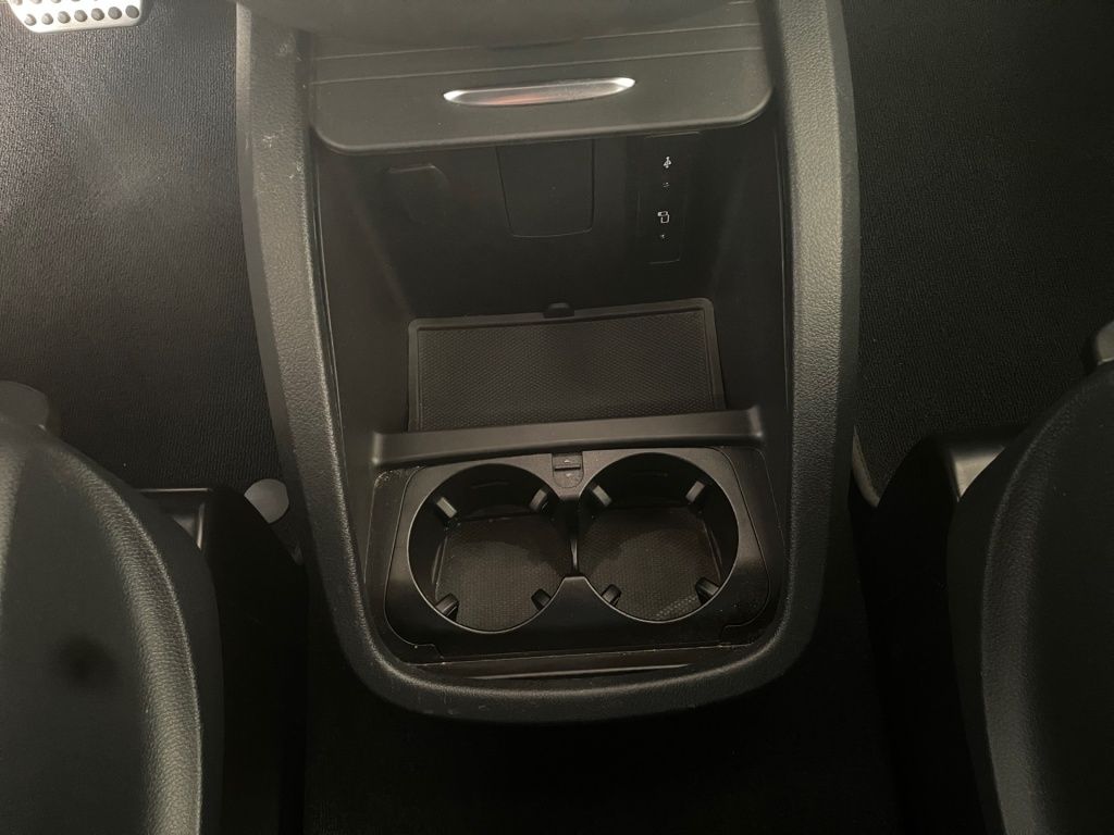 Fahrzeugabbildung Mercedes-Benz V 300 ED/L AMG 7 Sitze AIRMATIC 2,5t AHK SOUND