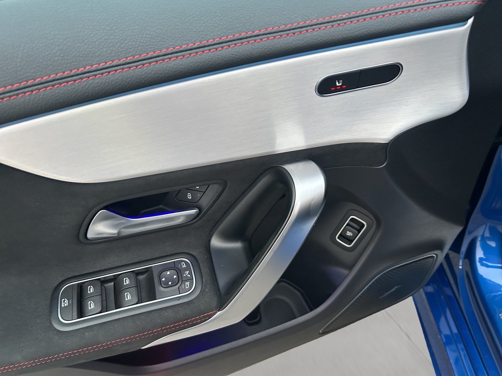 Fahrzeugabbildung Mercedes-Benz CLA200 AMG Prem MLED Burme DAB KeyGo Pano Kamera
