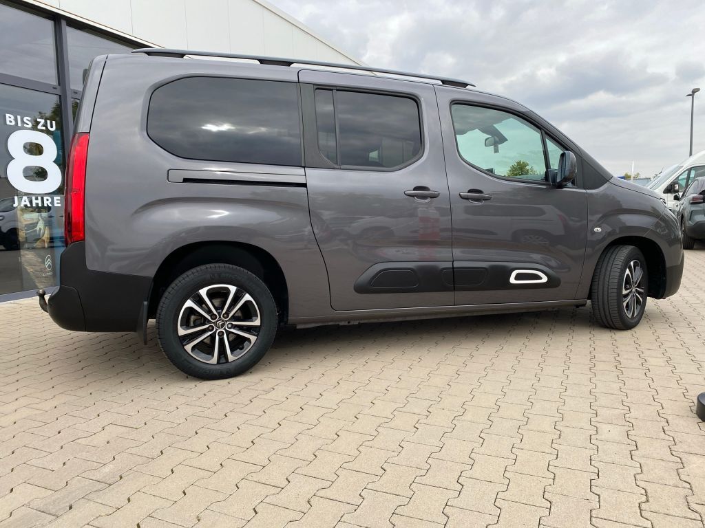 Fahrzeugabbildung Citroën Berlingo XL Benzin 110 FEEL *7-Sitzer*AZV*SHZ*
