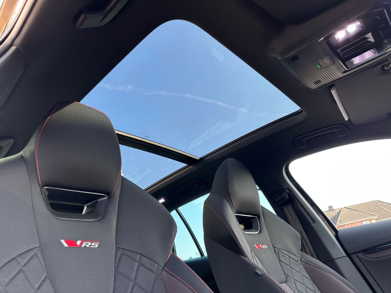 Fahrzeugabbildung SKODA Octavia Combi RS 2.0 TSI Matrix/Pano/Navi/ACC