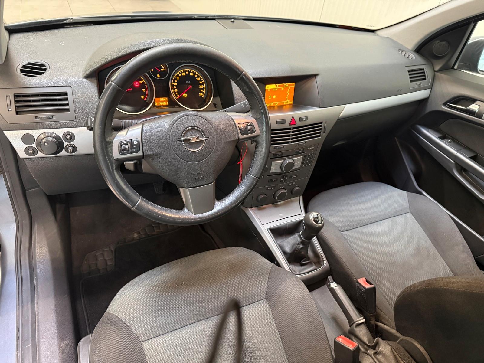 Opel Astra 2006 — photo 9