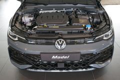 VW Golf 1.5 eTSI R-Line Black Style | Pano | HuD VW Golf 1.5 eTSI R-Line Black Style | Pano | HuD