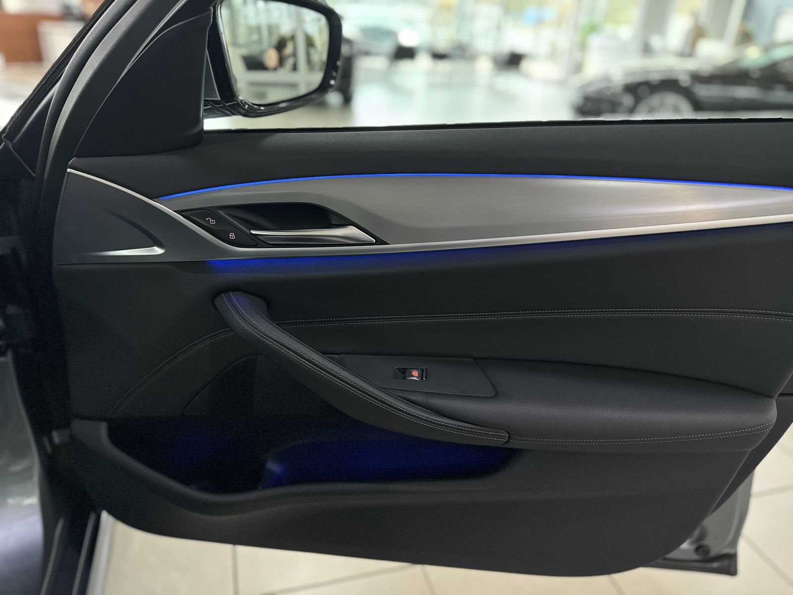 Fahrzeugabbildung BMW 530d M Sport Glasdach Kamera Komfort Alarm 19"