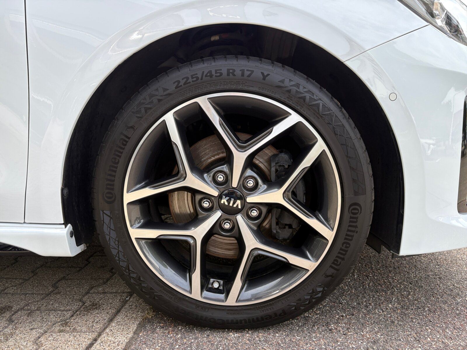 Fahrzeugabbildung Kia Ceed 1.4 T-GDI DCT GT Line NAVI
