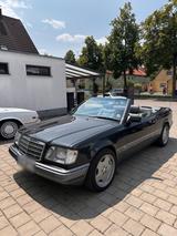 Mercedes-Benz Mercedes W124 A124 Cabrio 220E Sport Line - Mercedes-Benz 220 mit Benzin-Antrieb: Cabrio