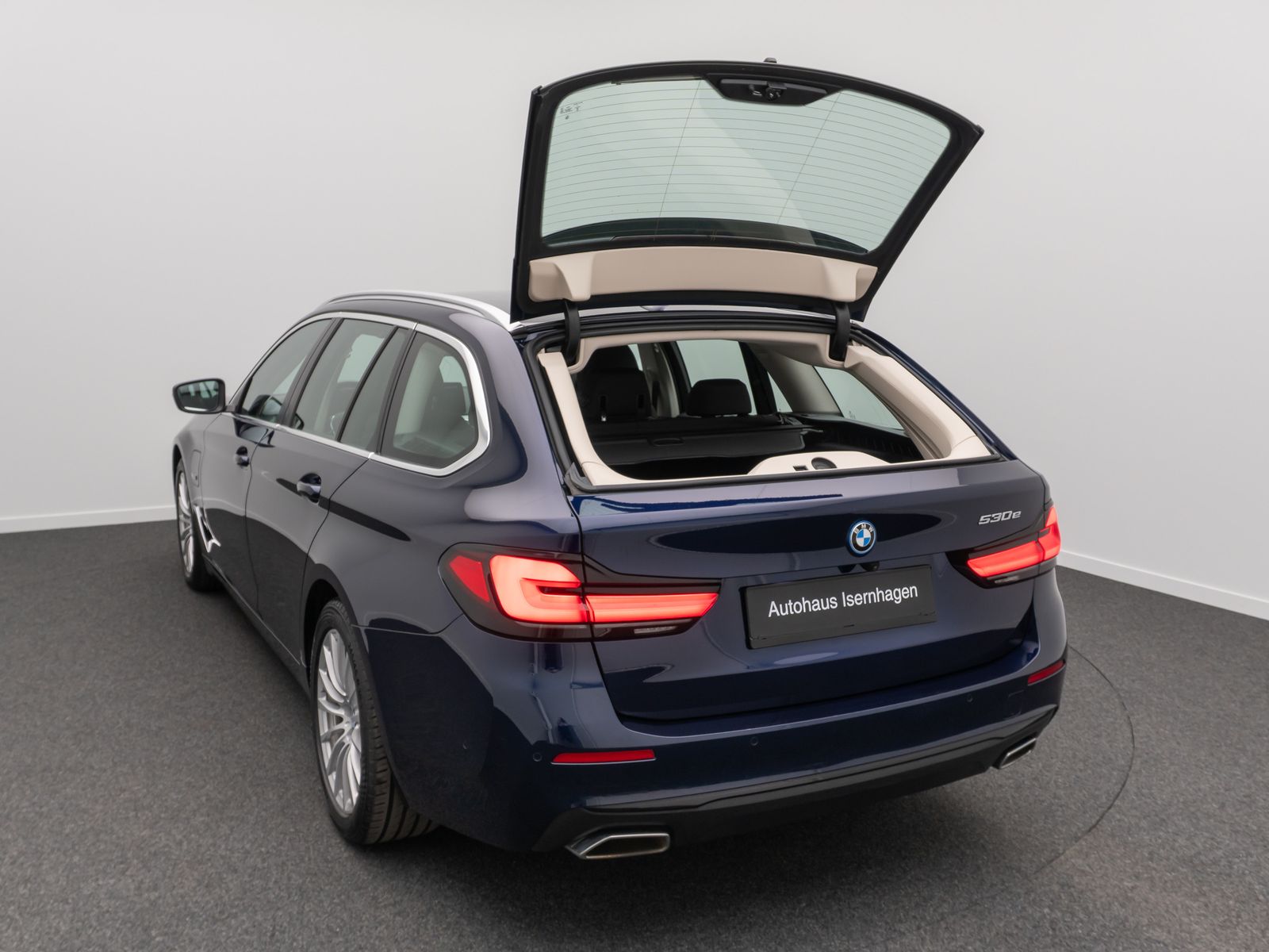 Fahrzeugabbildung BMW 530e Kamer Laser HUD DAB H/K Komfort Alarm Sport
