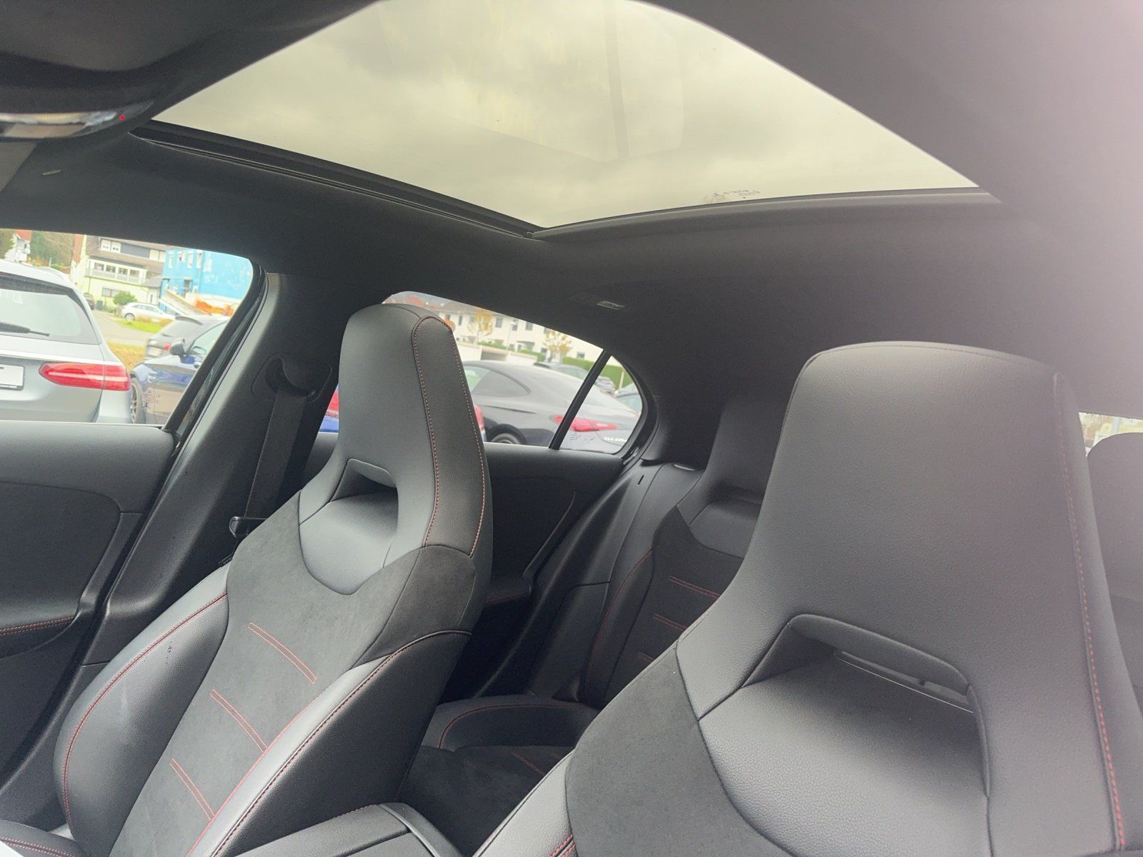 Fahrzeugabbildung Mercedes-Benz A250e AMG Pano MLED HighEndMBUX Busin AHK Kamera