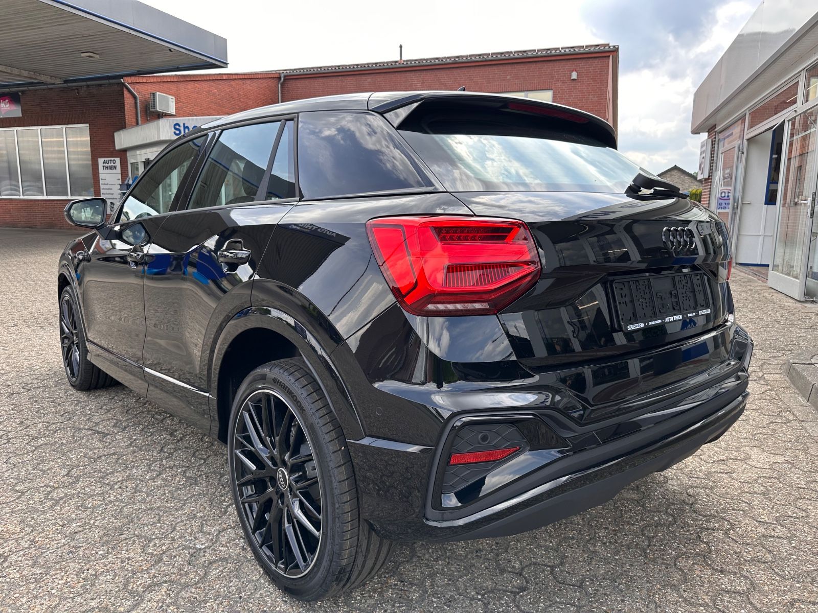 Fahrzeugabbildung Audi Q2 35 TDI S line S Tronic Matrix/Black/APP/Navi