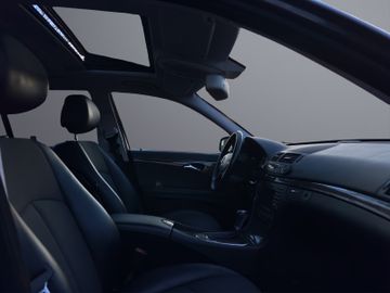 Mercedes E 220 - 12