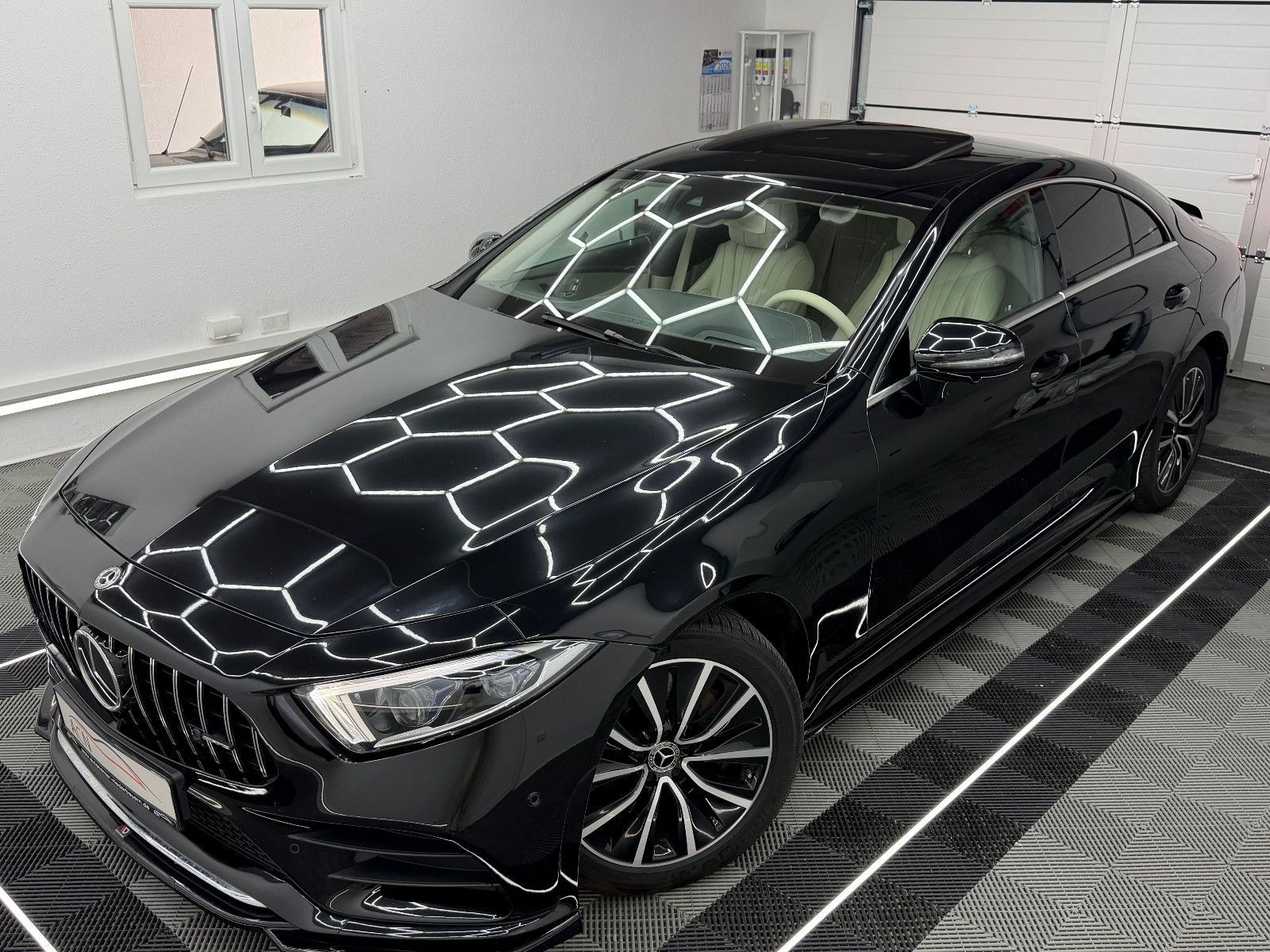 Fahrzeugabbildung Mercedes-Benz CLS 350 d 4Matic AMG-LINE/HuD/eGSD/DISTR+/STHZ