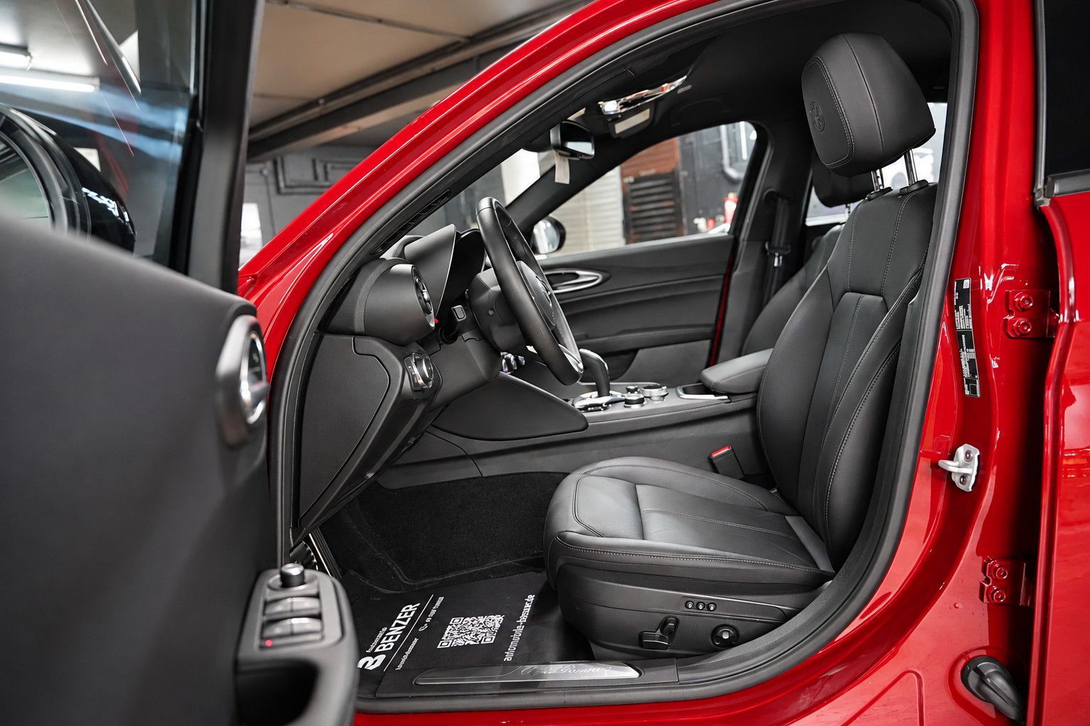 Fahrzeugabbildung Alfa Romeo Giulia Ti Q4/MEMORY/ACC/NAVI/KAMERA/LEDER/
