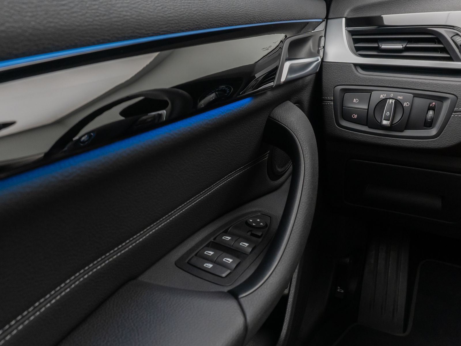 Fahrzeugabbildung BMW X1 xD25e Sport Line Kamera DAB Geschwindigkeitsr