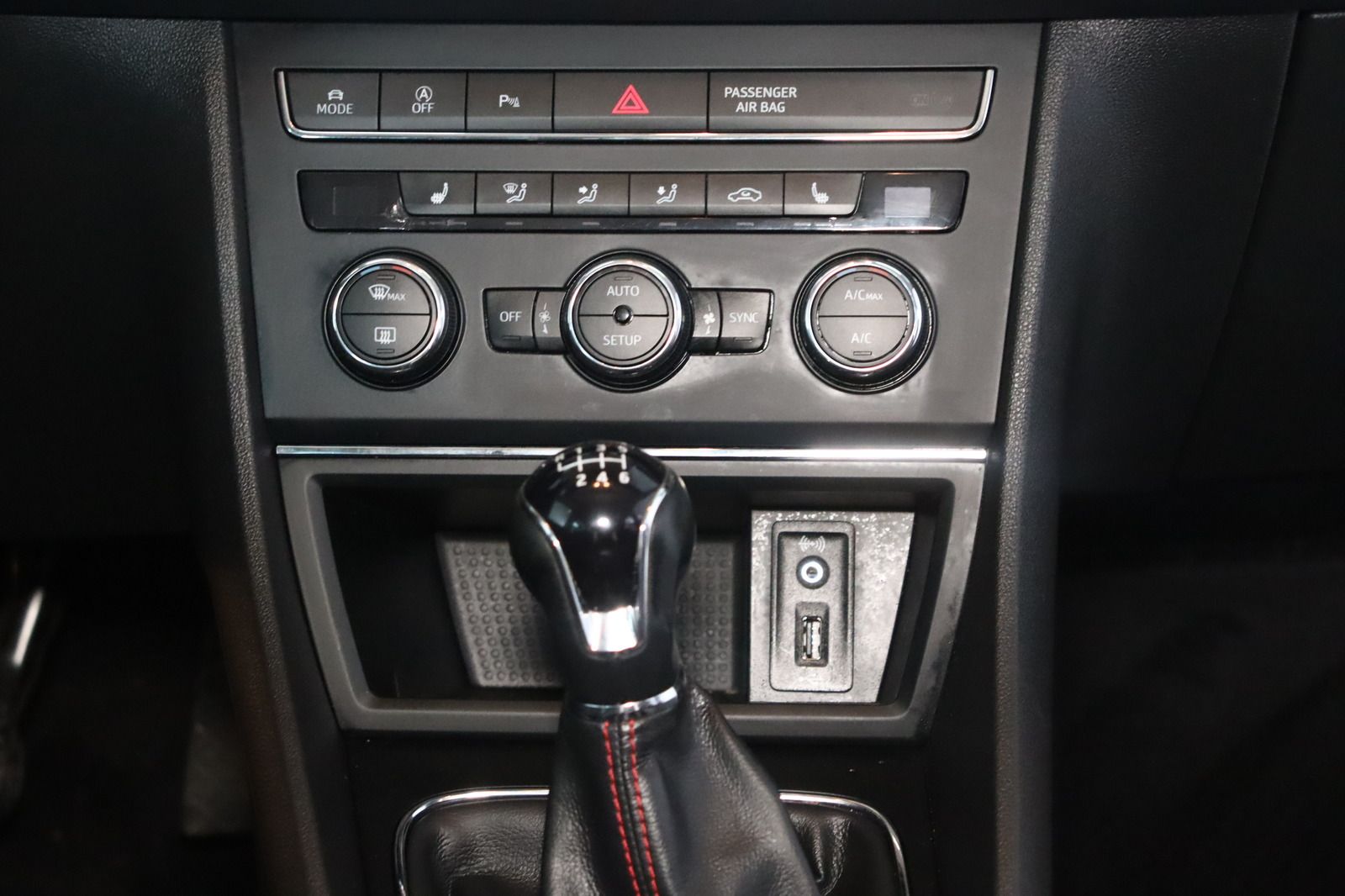 Fahrzeugabbildung SEAT Leon ST 1.4 FR * Navi * LED * HU/AU neu