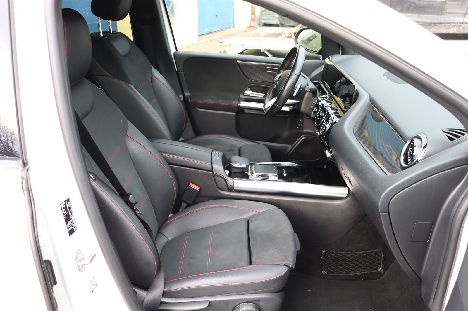 Fahrzeugabbildung Mercedes-Benz B 200 AMG Line * Navigation * Alcantara