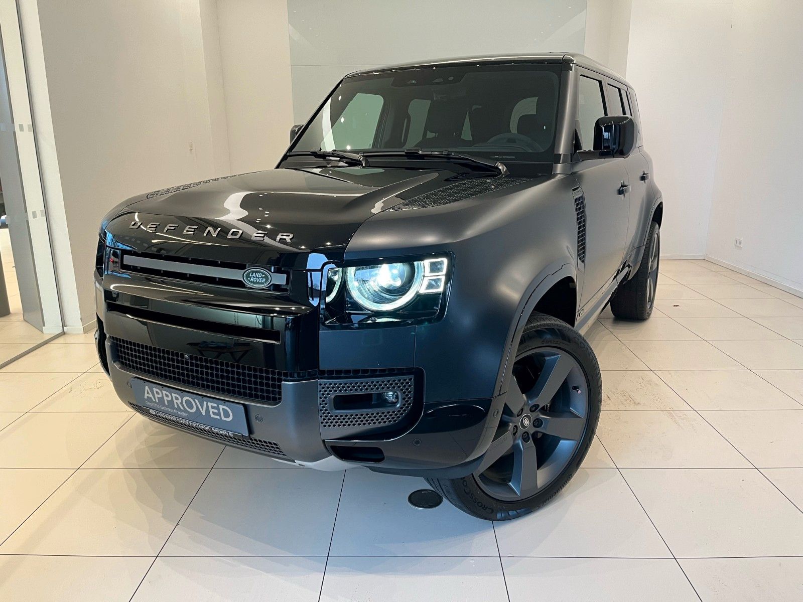 Fahrzeugabbildung Land Rover Defender 110 P525 V8 Carpathian Edition 22" Rad