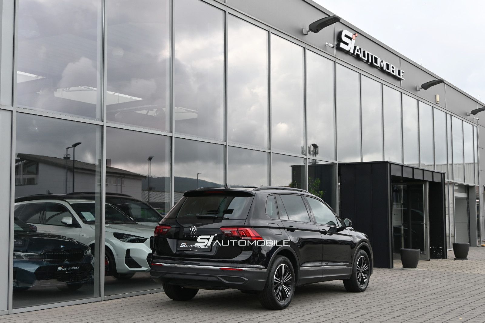Fahrzeugabbildung Volkswagen Tiguan 2.0 TDI DSG °ACC°AHK°HARMAN°MASSAGE°PANO°