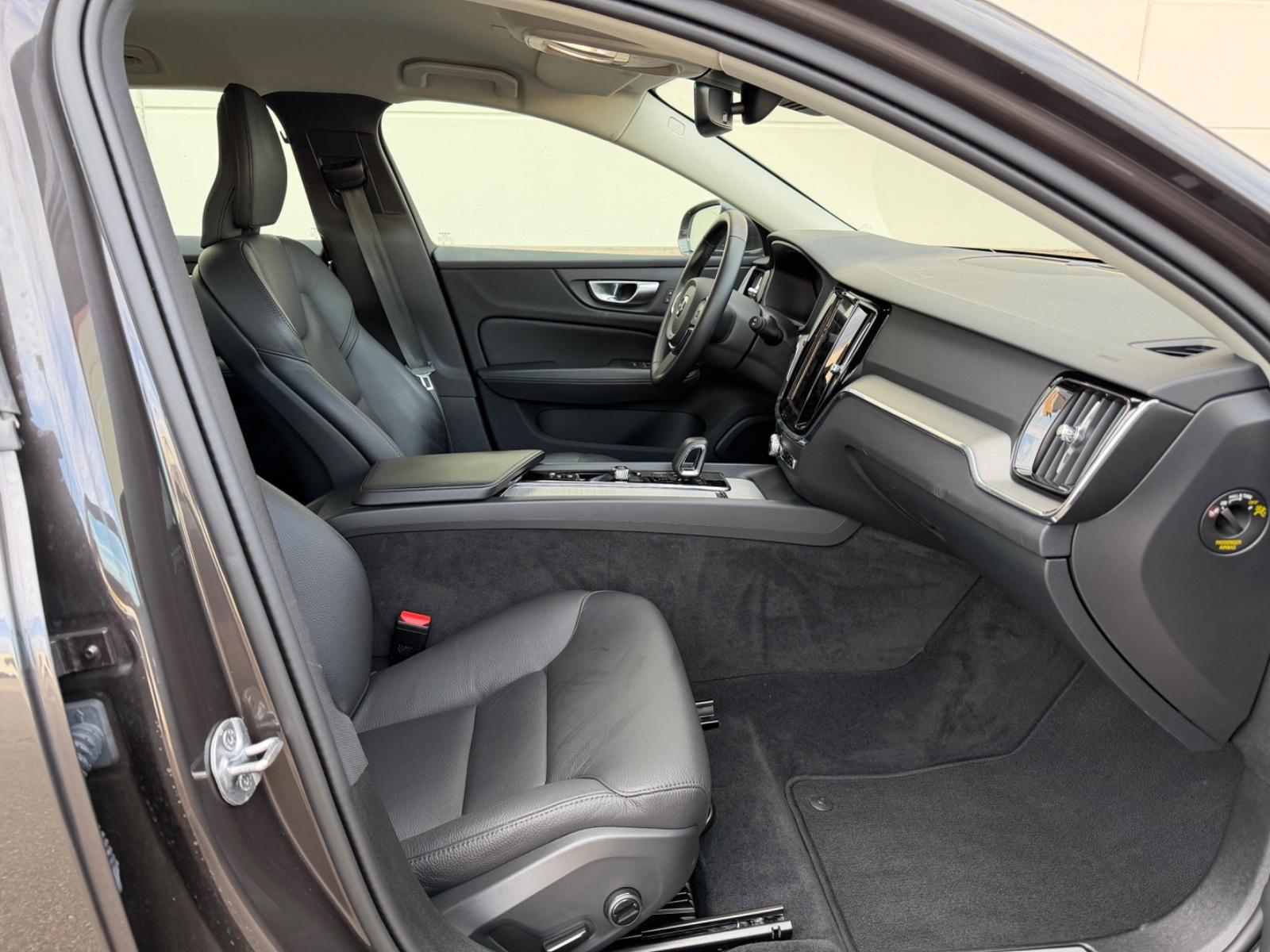 Volvo V60 B3 Automatik LEDER+NAVI+LED+AHK+CAM, миниатюра 6