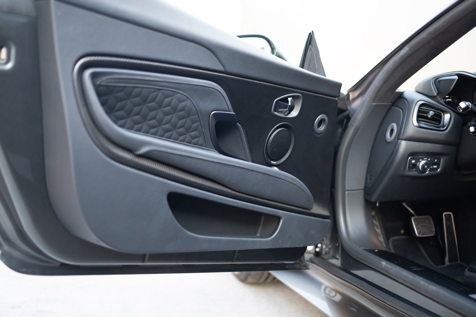 Aston Martin DBS (5.2 V12 FULL CARBON/1.Hand/Deutsches Fzg.)