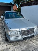Mercedes-Benz Mercedes Benz E 220 Coupe W124 1.Hand - Mercedes-Benz E 220 mit Benzin-Antrieb: Sportwagen