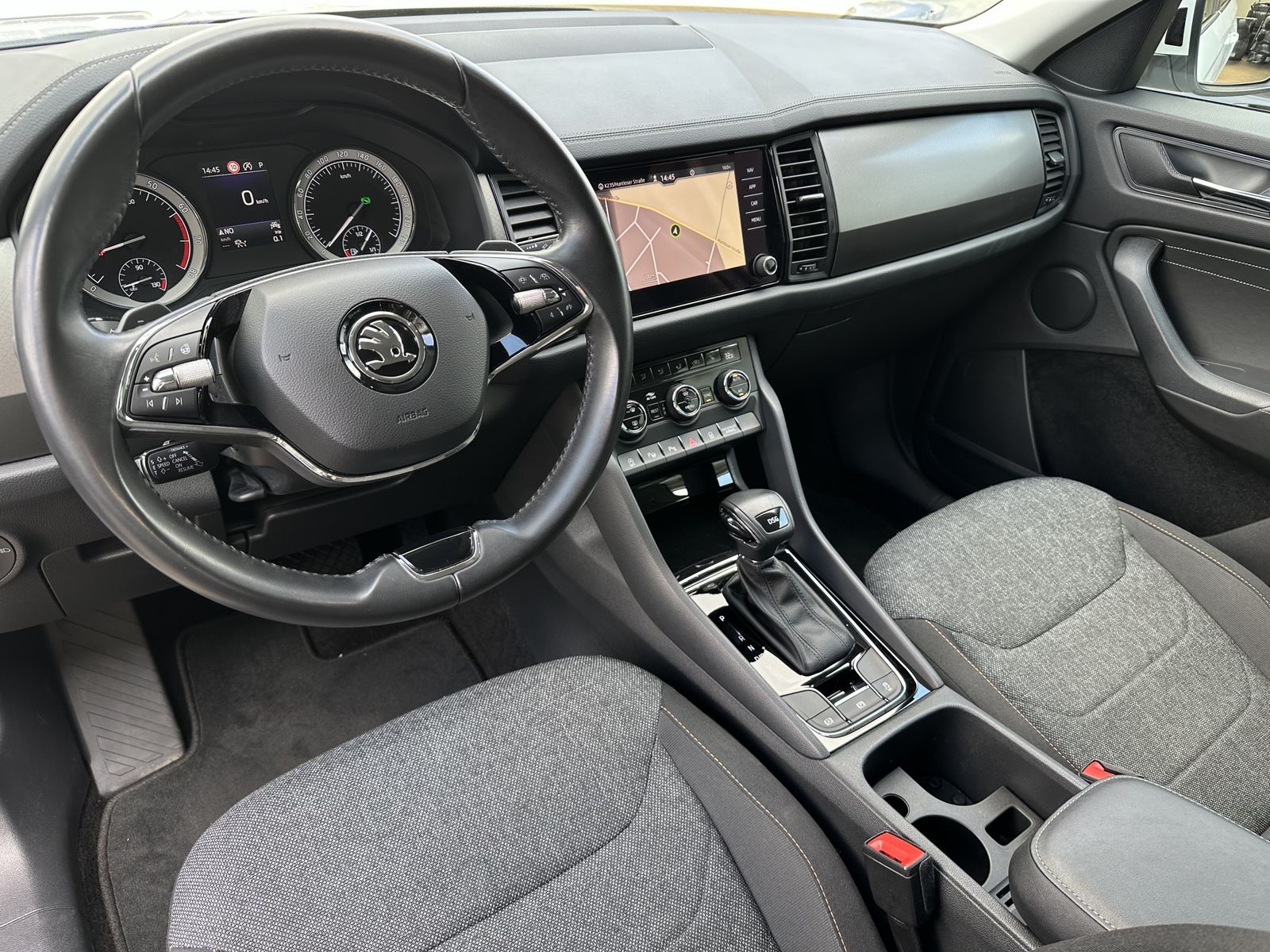 Fahrzeugabbildung SKODA Kodiaq 1.5 TSI DSG Clever NAV+LED+ACC+KAM+19ZOLL