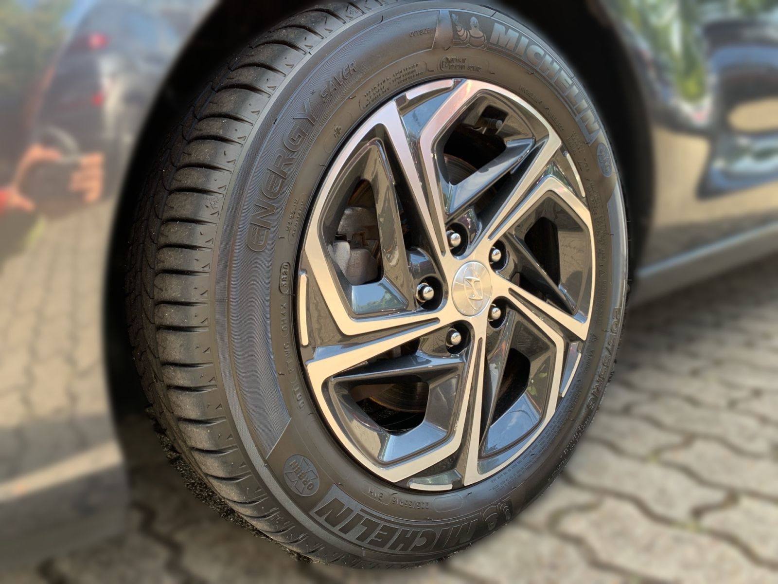 Fahrzeugabbildung Hyundai i30 Kombi 1.5 T-GDI 7-DCT Intro Edition Mild-Hyb