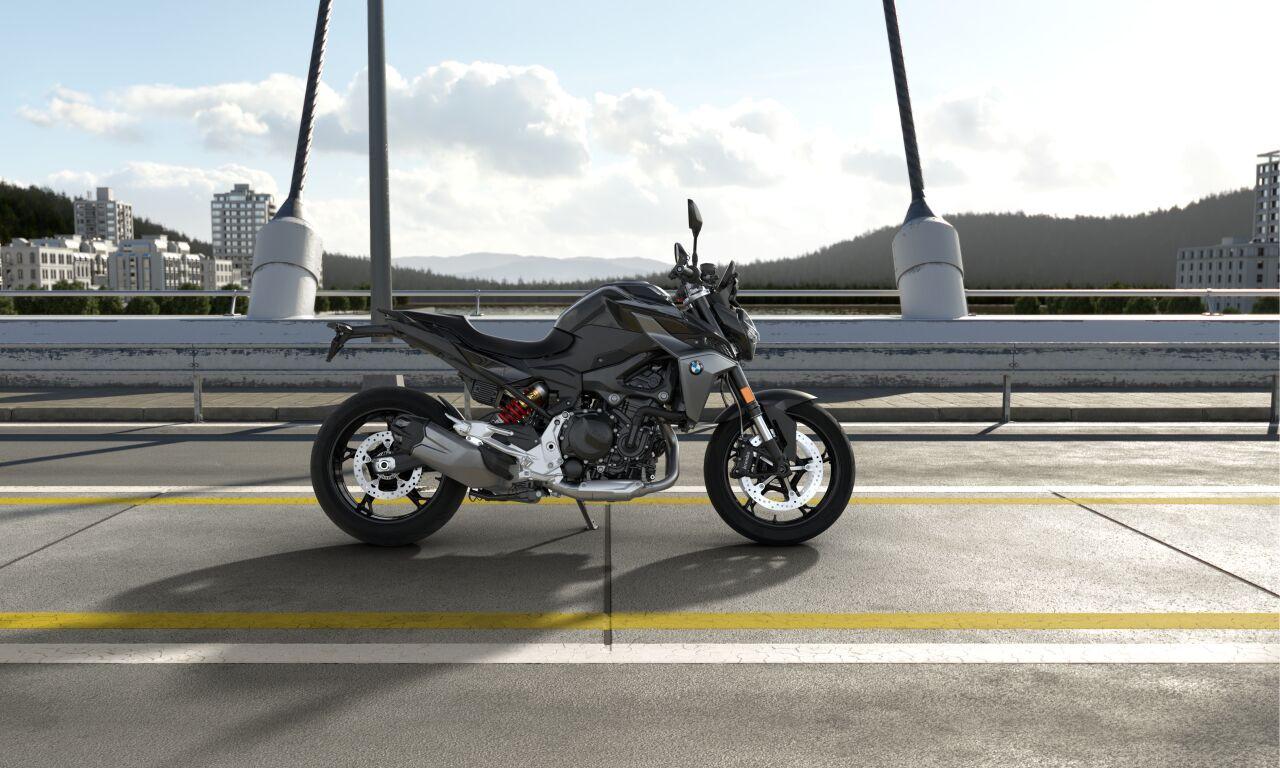 BMW F900R Triple Black +2 Pakete +5 Extras**MY2026**