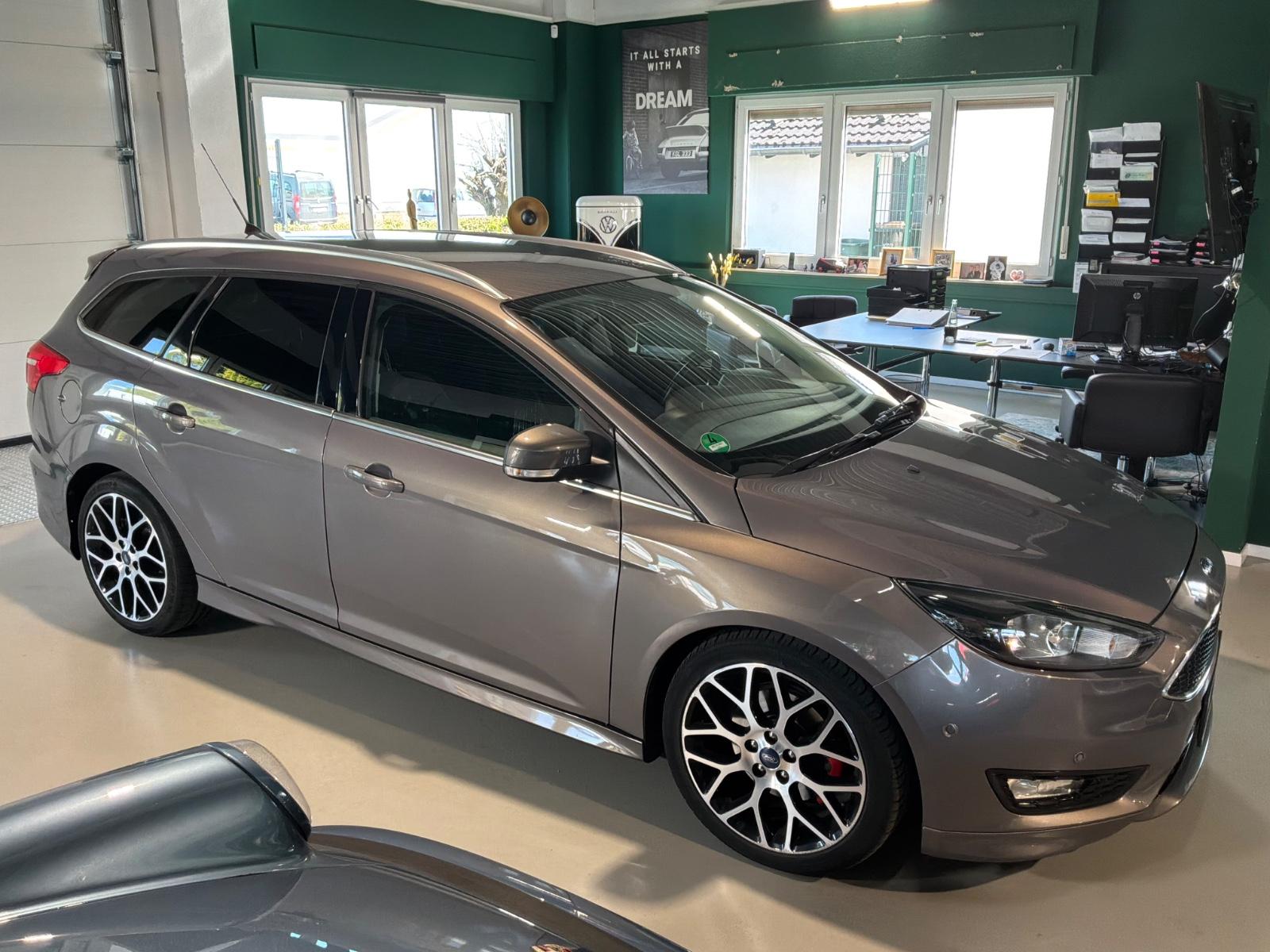 Ford Focus Turnier Titanium Automatik