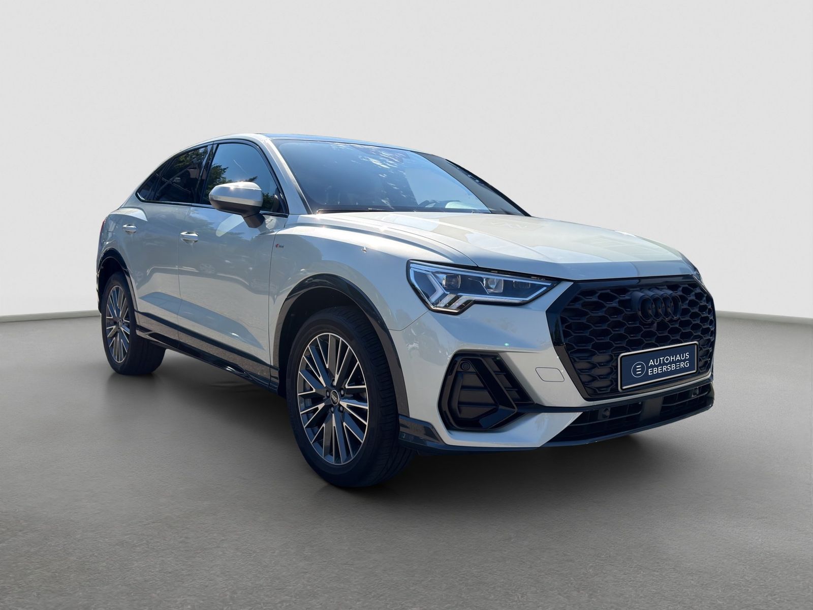 Audi Q3 Sportback S line 45 TFSI e Hybrid Kompaktlade foto 4