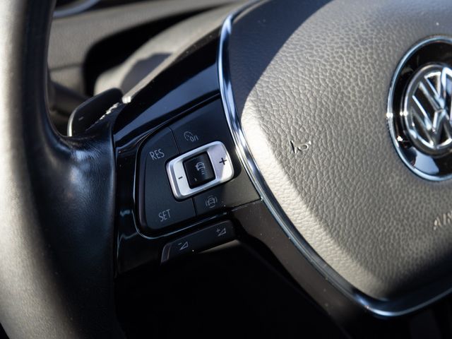 Golf VII 1.5 TSI DSG Highline R-Line LED NAVI AA