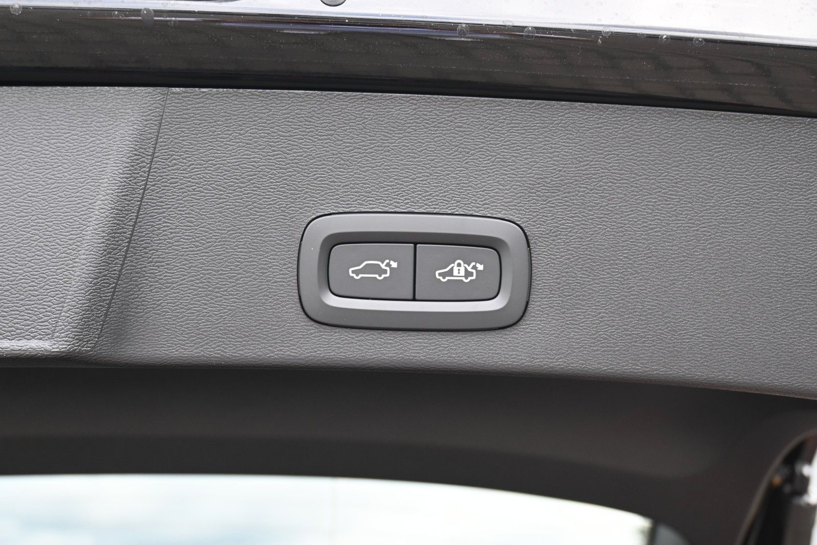 Fahrzeugabbildung Volvo XC40 B3 Plus Black Edition*LED*360*H&K*BLIS*20"