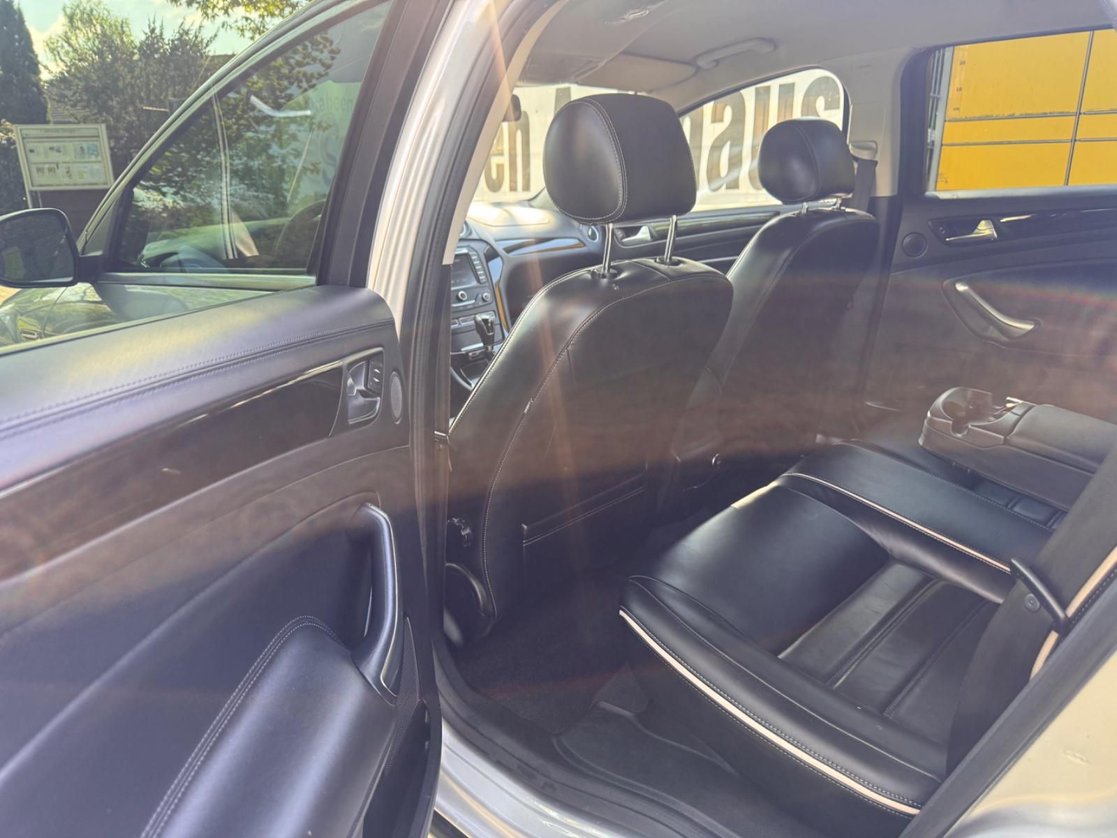 Ford Mondeo 2014 — photo 10