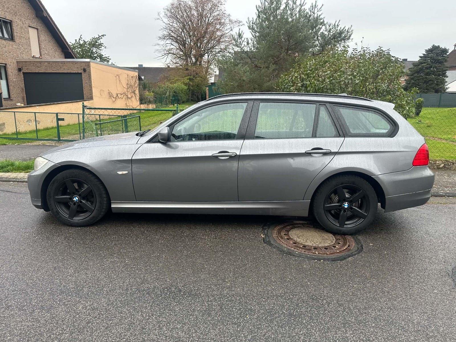 BMW 318 2012 — photo 12