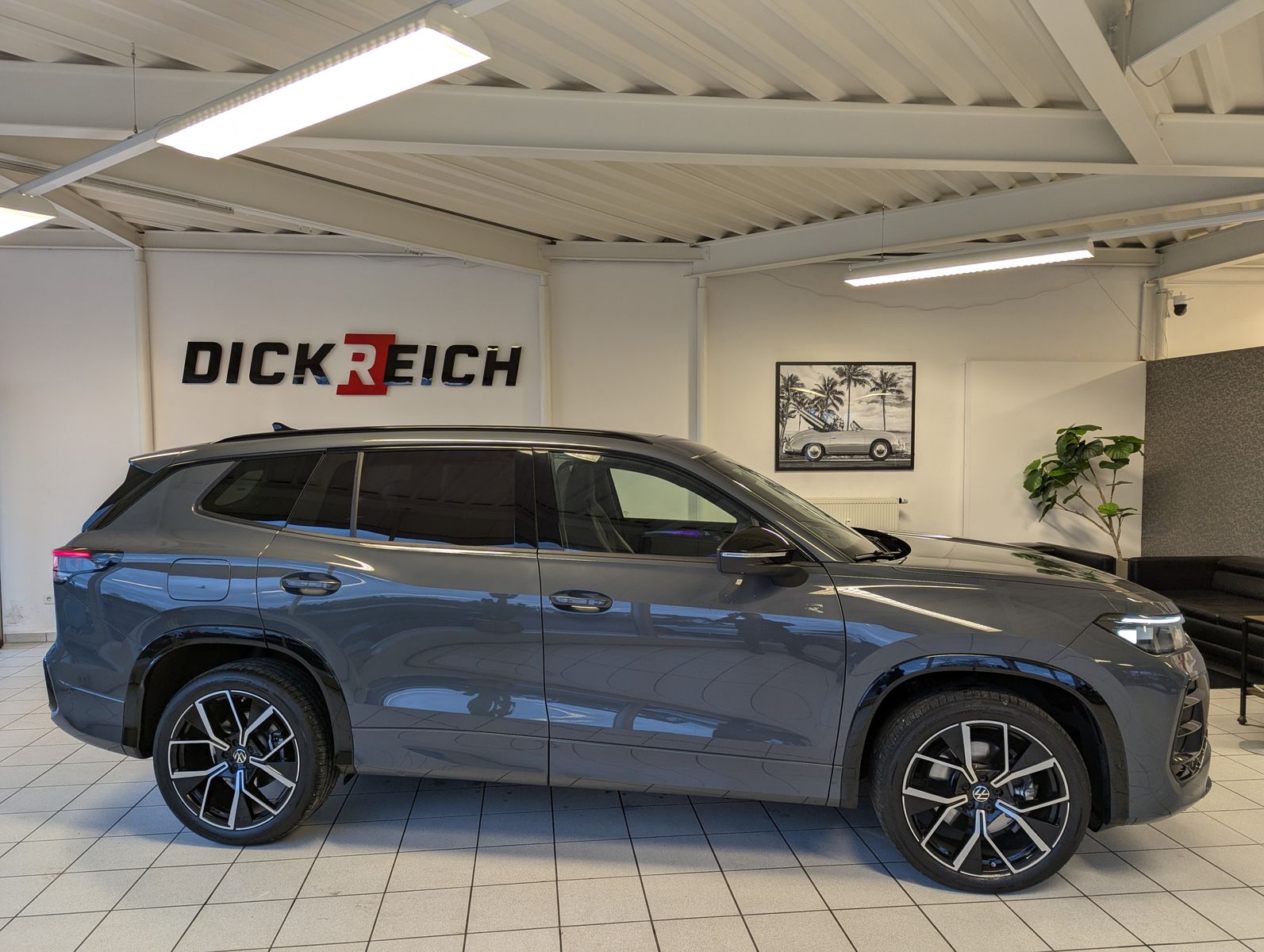 VW Tayron 2.0TDI 4M R-Line Launch Pano Black AHK 20 - Image 8