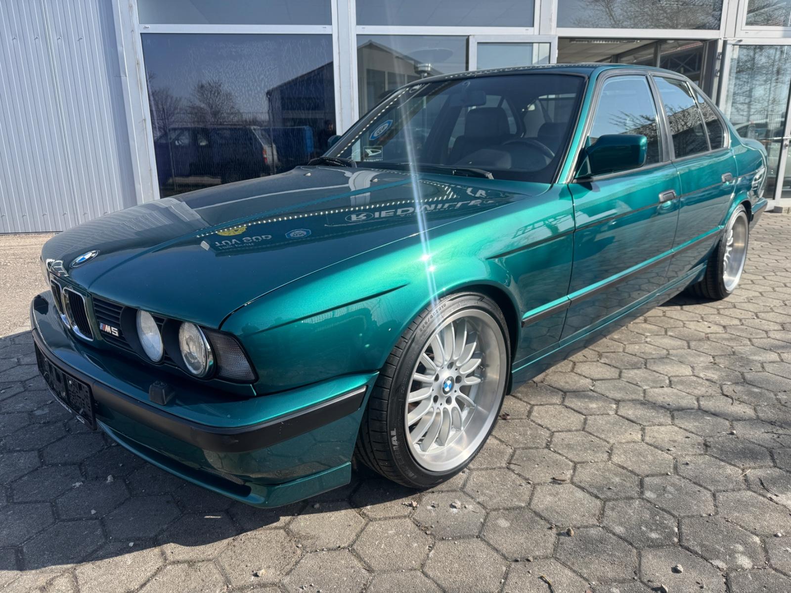 BMW M5 3,6  Lagunengrün  Limo  Leder  H-Zulassung