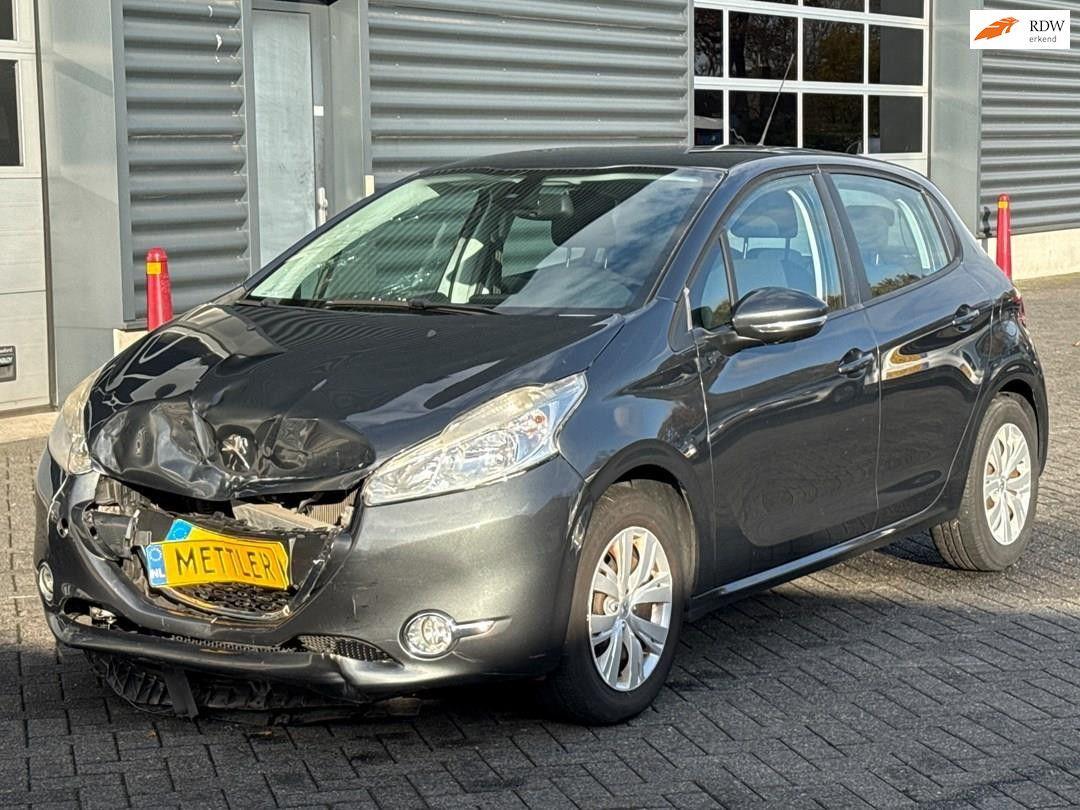 Peugeot 208 1.2 VTi Envy, navi Tempomat