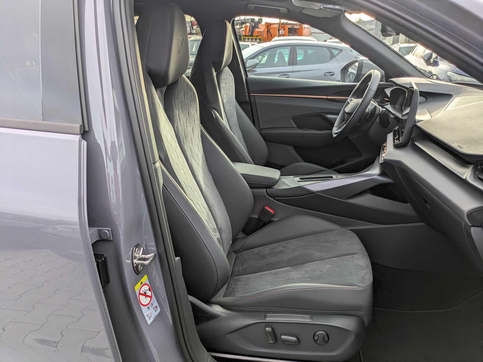 Fahrzeugabbildung CUPRA Terramar 2.0 TSI 4D VZ HUD*MATRIX*PANO*DCC*20"