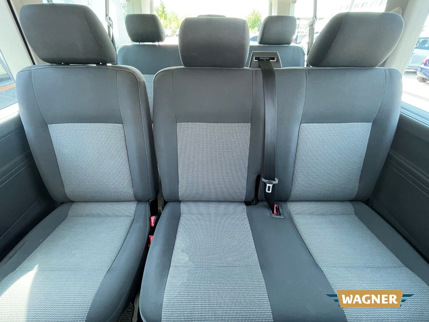 Fahrzeugabbildung Volkswagen T5 Caravelle Comfortline lang 2.0 BiTDI 9-Sitzer