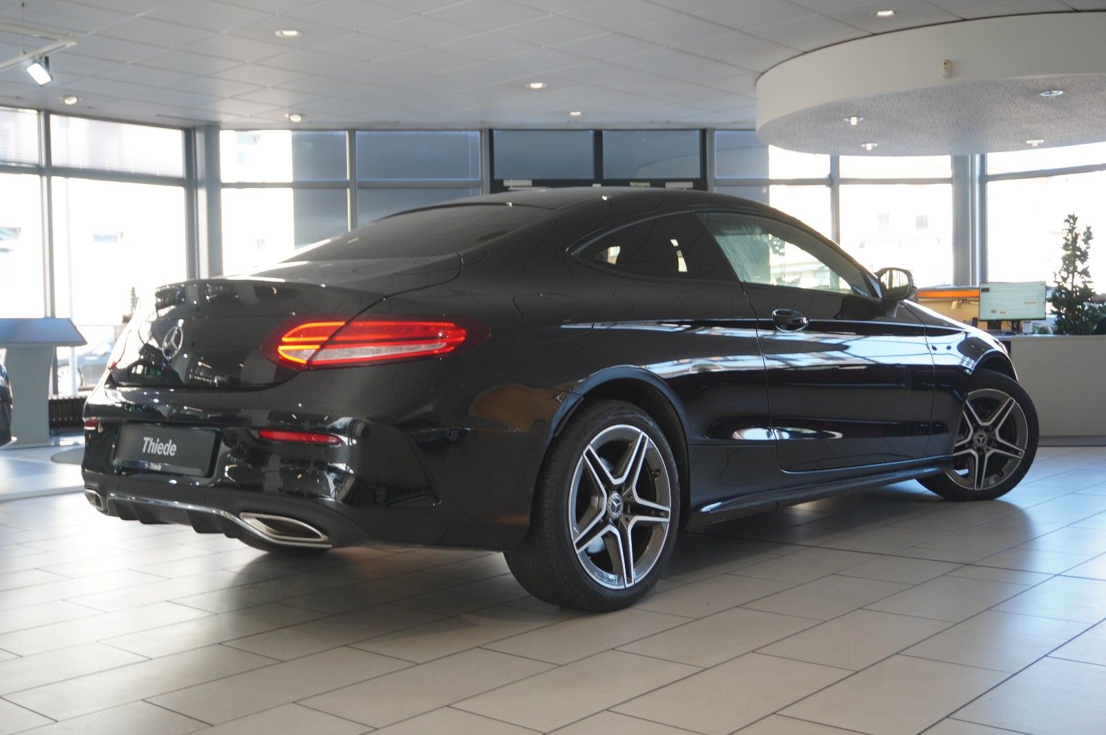 Fahrzeugabbildung Mercedes-Benz C 180 COUPE AMG LINE NAVI/LED/KAMERA/SPORT/SHZ