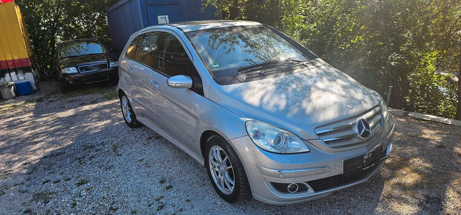 Mercedes-Benz B180 2005 — rear view