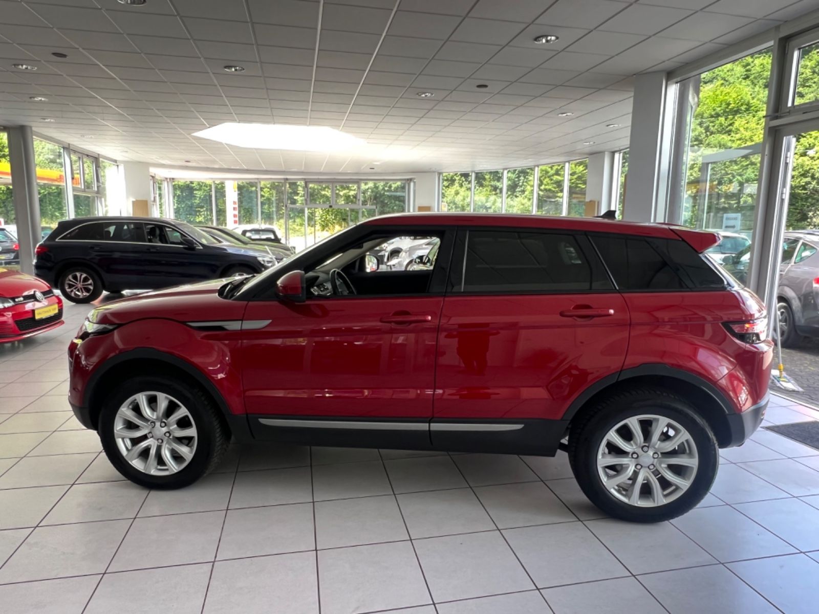 Fahrzeugabbildung Land Rover Range Rover Evoque SE