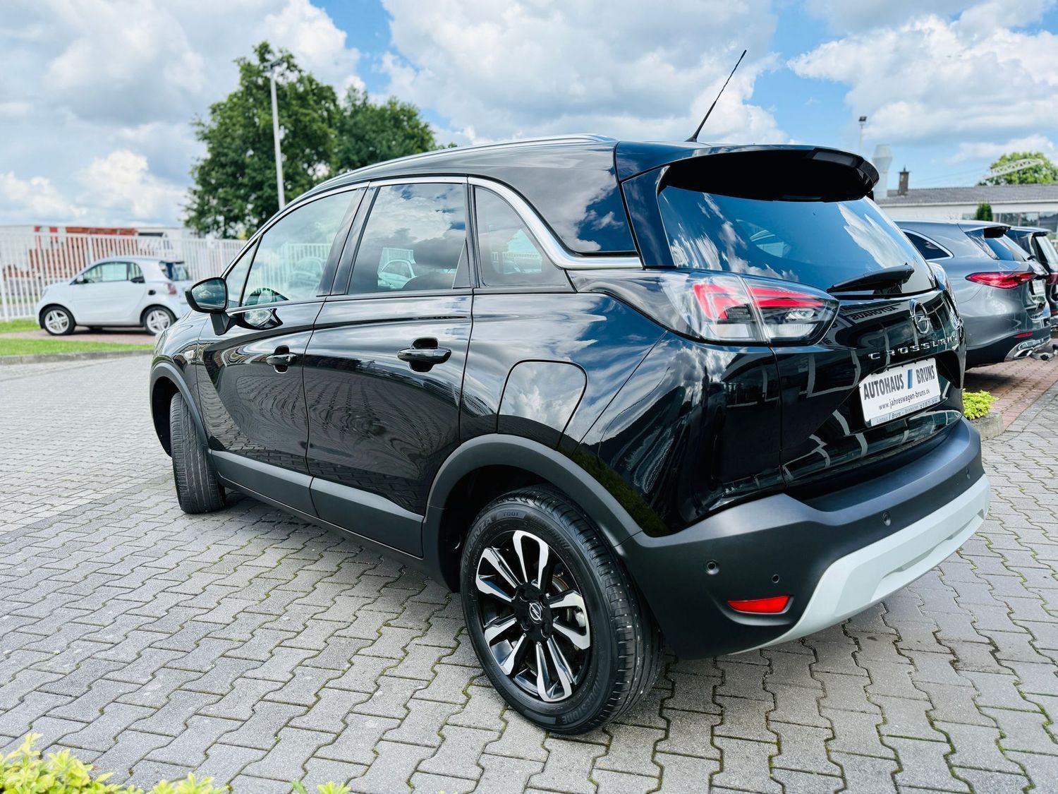 Fahrzeugabbildung Opel Crossland X 1,2 T ELEG., Navi, Panod, LED, RFK,