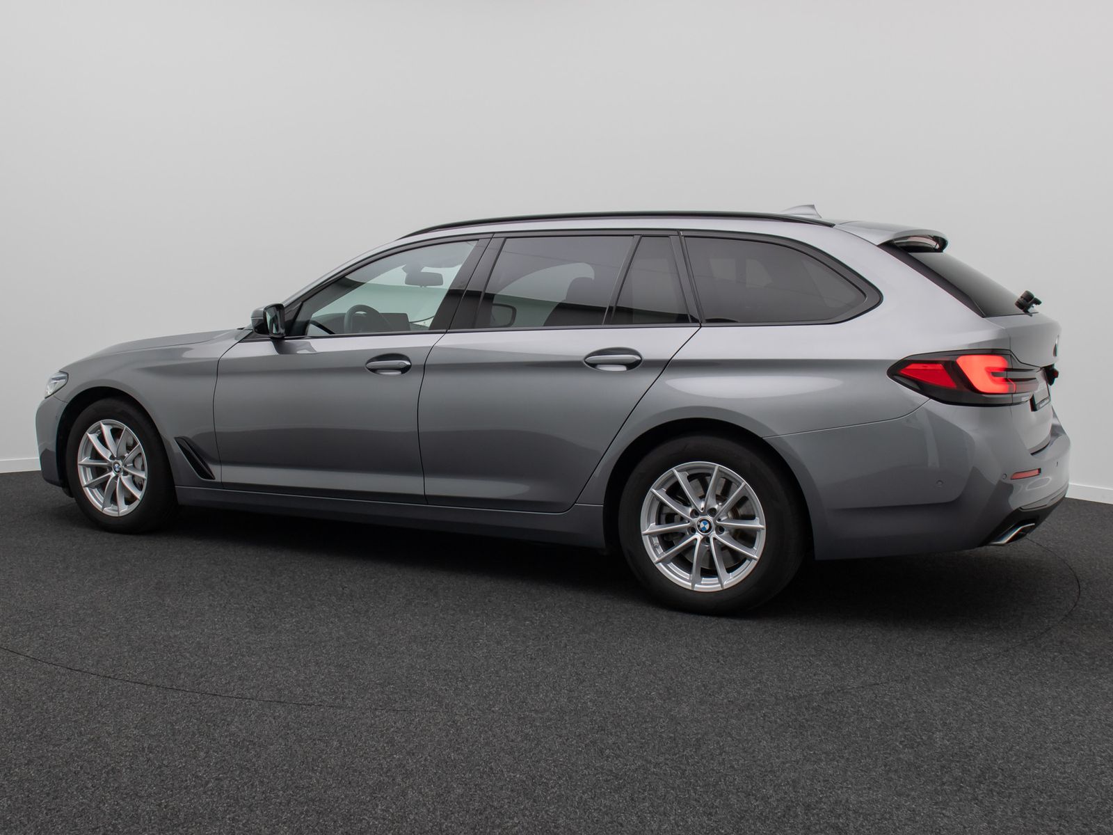 Fahrzeugabbildung BMW 530d Panorama Laser HUD 360&deg; DAB Leder Komfort