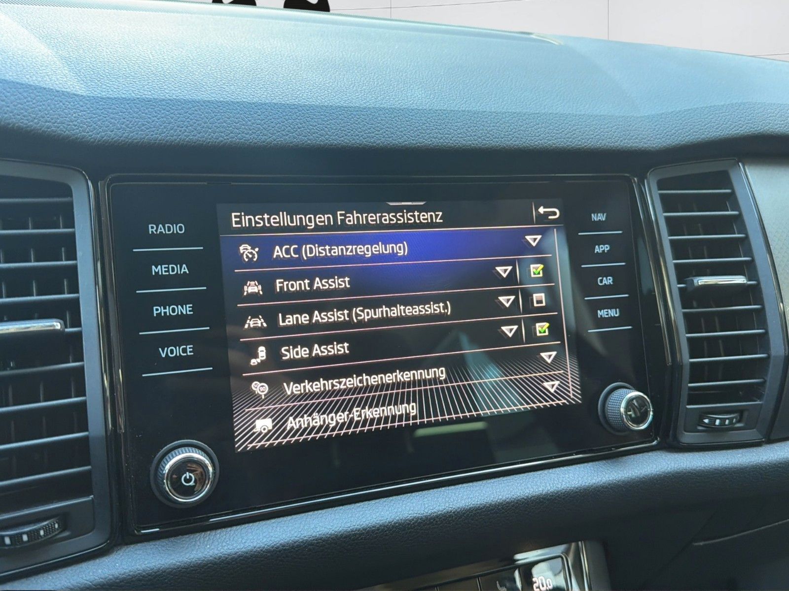 Skoda Kodiaq Ambition 1.5 TSI LED SHZ AHK RFK ACC NAVI foto 17